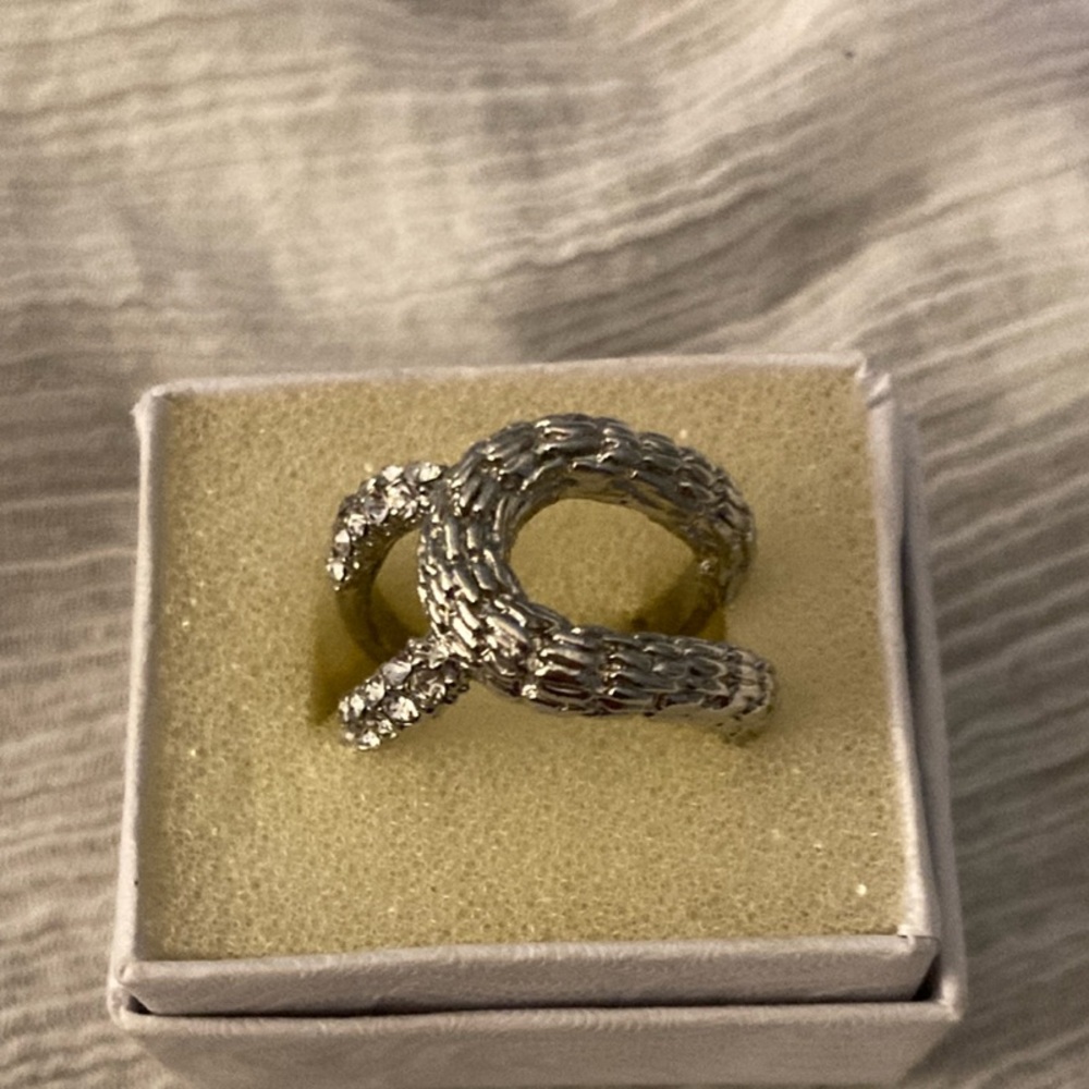 Elegant Silver Textured Women's Ring